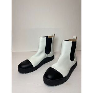 JOURNEE Women's Tru Comfort Foam Jenie Bootie In White size 8.5